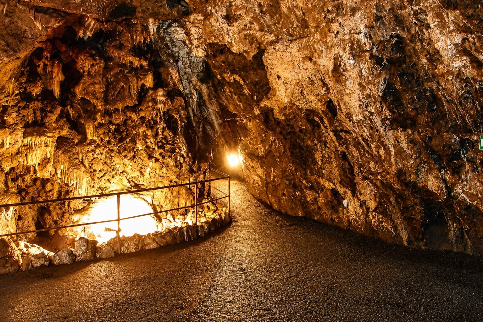 Kittelsthaler Tropfsteinhöhle
